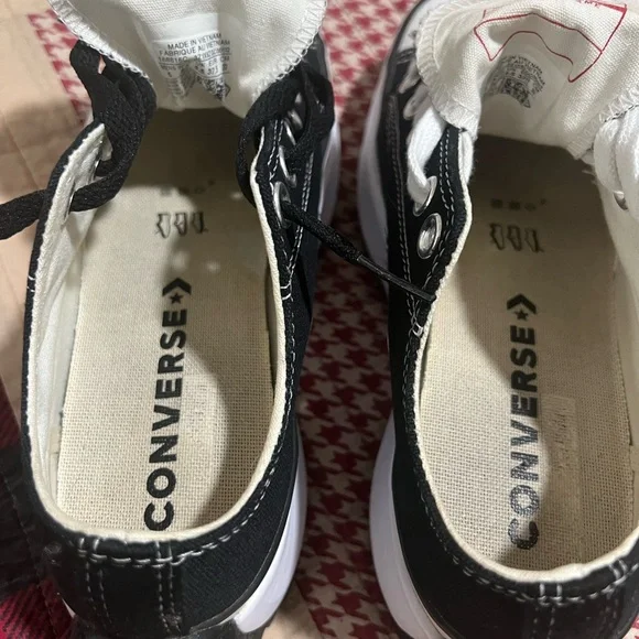 Great condition Converse Black and White Women's Sneakers - Picture 12 of 14